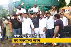 टोक्यो ओलिंपिक :  बजरंग पुनिया के गांव में जश्न का माहौल, पिता ने कहा – सपना पूरा हुआ टोक्यो ओलिंपिक :  बजरंग पुनिया के गांव में जश्न का माहौल, पिता ने कहा – सपना पूरा हुआ