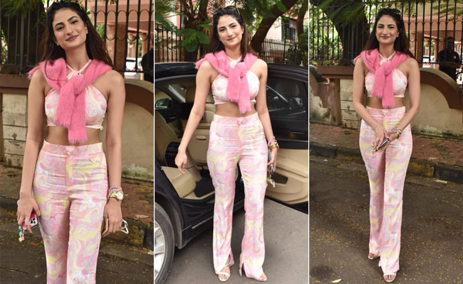 Palak Tiwari Is Pretty In Pink As She Proves To Be A Y2K Fashionista In Her Own Right