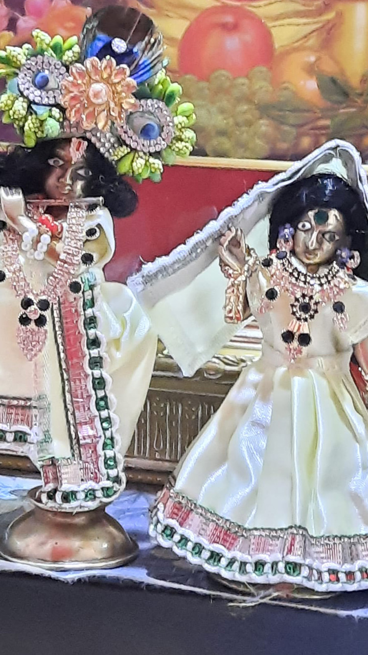 Happy Krishna Janmashtami 2021: ये लेस्‍टेट ड्रेसेज, मुकुट और जूलरी जब पहनेंगे लड्डू गोपाल, तो सबसे सुंदर द‍िखेंगे आपके भगवान