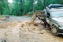 1 dead, 11 Injured As Maoists Blow Up SUV In Chhattisgarh 1 dead, 11 Injured As Maoists Blow Up SUV In Chhattisgarh