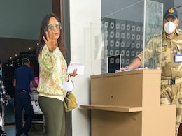 'मिसेज चटर्जी वर्सेज नॉर्वे' की शूटिंग के लिए रानी मुखर्जी विदेश रवाना 'मिसेज चटर्जी वर्सेज नॉर्वे' की शूटिंग के लिए रानी मुखर्जी विदेश रवाना