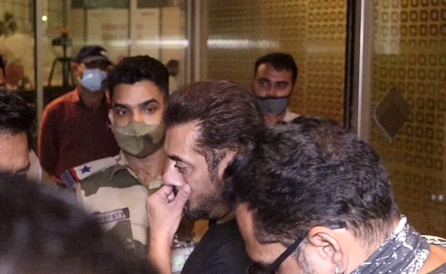 Officer Who Stopped Salman Khan "Rewarded For Professionalism": CISF