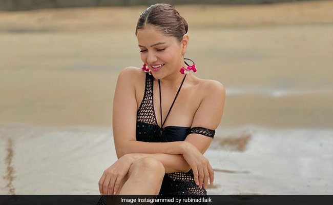 Rubina Dilaik को ब्लैक ट्यूनिक में देख फैंस भी हुए हैरान, बोले- एक नंबर, छोटी बहू...
