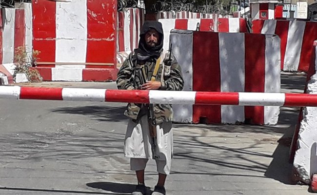 राजधानी काबुल के मुहाने पर जा पहुंचा तालिबान, लोगों को एयरलिफ्ट कराने की तैयारी में अमेरिका