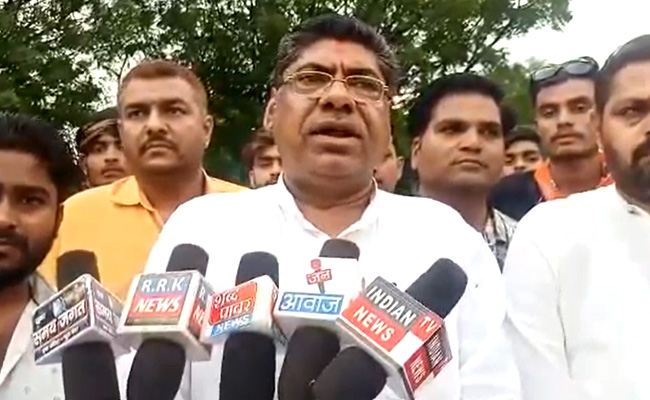 महंगाई के सवाल पर बीजेपी जिलाध्यक्ष ने कहा - अफगानिस्तान जाओ, 50 रुपये में पेट्रोल भरवाओ!