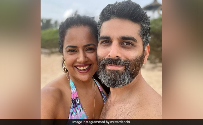 Sameera Reddy And Akshai Varde, Parents To Two Kids, Got Only "2 Seconds" To Click This Pic On Vacation With Family