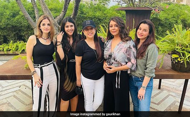 Gauri Khan's Day Out With Sussanne Khan, Ekta Kapoor, Neelam Kothari And Others