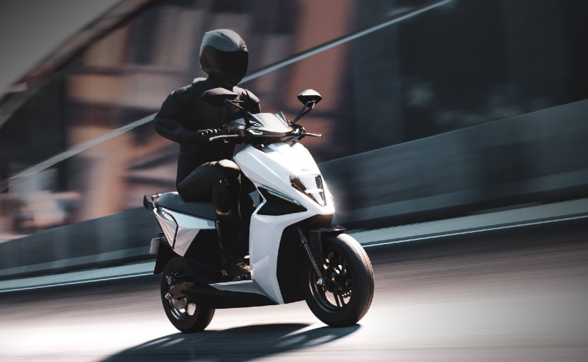 Simple One Electric Scooter Range Gets Boost To 300 Km With Additional Battery