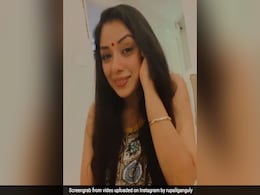 अनुपमा फेम रूपाली गांगुली ने अंखियों से मारी गोली, फैन्स बोले- बुलेट सीधा दिल पर लगी...देखें Video अनुपमा फेम रूपाली गांगुली ने अंखियों से मारी गोली, फैन्स बोले- बुलेट सीधा दिल पर लगी...देखें Video