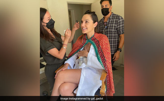 "Supermom": Gal Gadot's Pics Of Pumping Breast Milk Backstage Go Crazy Viral