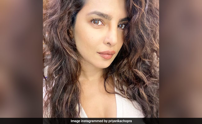 "You're Hot": Nick Jonas Is Smitten By Priyanka Chopra's New Pic From <i>Citadel</i> Sets