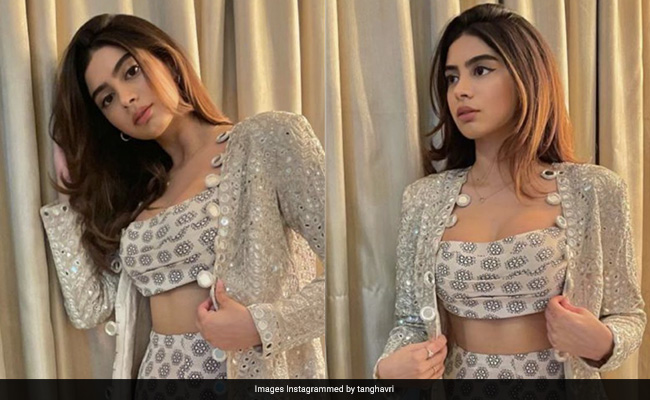 Khushi Kapoor's Summer Co-Ord Set Gets Festive Ready With A Jazzy Mirror Jacket Addition