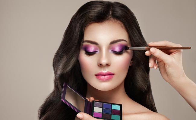 Switch Up Your Glam Quotient With These Fabulous Glitter Eyeshadows