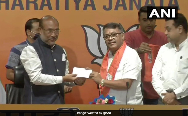 मणिपुर के पूर्व कांग्रेस प्रमुख गोविनदास कोंथूजाम BJP में हुए शामिल मणिपुर के पूर्व कांग्रेस प्रमुख गोविनदास कोंथूजाम BJP में हुए शामिल