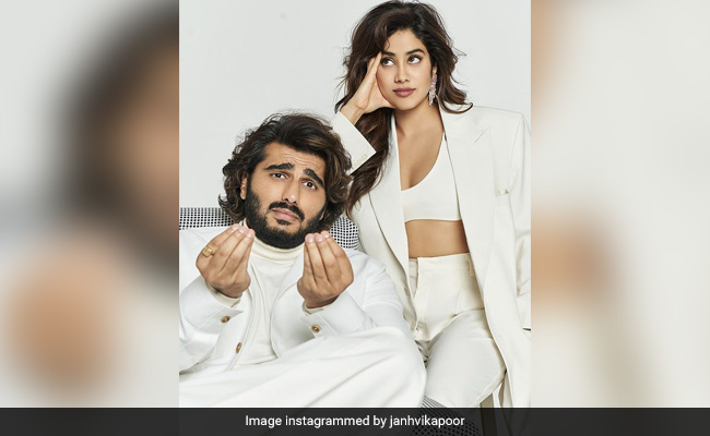 Janhvi Kapoor ने भाई अर्जुन के साथ करवाया खूबसूरत फोटोशूट, फैन्स को पसंद आई भाई-बहन की शानदार केमिस्ट्री