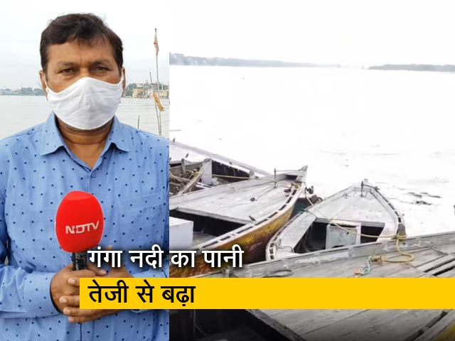 वाराणसी: गंगा का जलस्तर बढ़ने से घाटों का संपर्क टूटा, बदला गंगा आरती का स्थान