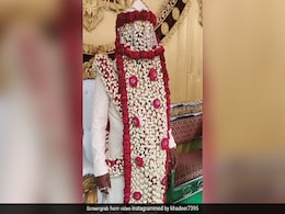 दूल्हे ने पहना सिर से लेकर पैर तक लंबा सेहरा, तो लोगों ने लिए खूब मज़े, बोले- सेहरा है या युद्ध का कवच - देखें Video दूल्हे ने पहना सिर से लेकर पैर तक लंबा सेहरा, तो लोगों ने लिए खूब मज़े, बोले- सेहरा है या युद्ध का कवच - देखें Video