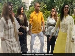 शिखर धवन ने बहनों के साथ ‘उर्वशी उर्वशी’ पर किया डांस, फैन्स बोले- आईला इतनी बहनें...देखें Video शिखर धवन ने बहनों के साथ ‘उर्वशी उर्वशी’ पर किया डांस, फैन्स बोले- आईला इतनी बहनें...देखें Video