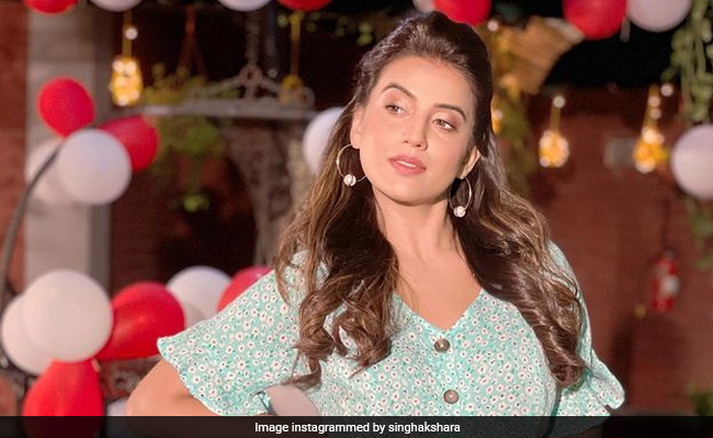 <i>Bigg Boss OTT</i>: Akshara Singh Is Angry. This Time On Zeeshan Khan