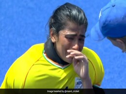 Tokyo Olympics: ब्रॉन्ज मेडल जीतने का सपना टूटा तो रोने लगी गोलकीपर सविता पूनिया, लोगों ने कहा, खूब लड़ी, हमें गर्व है..' Tokyo Olympics: ब्रॉन्ज मेडल जीतने का सपना टूटा तो रोने लगी गोलकीपर सविता पूनिया, लोगों ने कहा, खूब लड़ी, हमें गर्व है..'