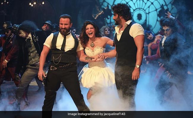 'भूत पुलिस' का सॉन्ग 'आई आई भूत पुलिस' रिलीज, जैकलिन फर्नांडीस, सैफ अली खान और अर्जुन कपूर की तिकड़ी की धूम 'भूत पुलिस' का सॉन्ग 'आई आई भूत पुलिस' रिलीज, जैकलिन फर्नांडीस, सैफ अली खान और अर्जुन कपूर की तिकड़ी की धूम