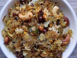 Give Up Fried Namkeen, Make Roasted <i>Poha Chivda</i> Instead For A Guilt-Free Snack