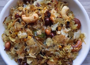 Give Up Fried Namkeen, Make Roasted Poha Chivda Instead For A Guilt-Free Snack Give Up Fried Namkeen, Make Roasted Poha Chivda Instead For A Guilt-Free Snack