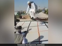 ट्रैम्पोलिन पर तालिबानियों ने खूब की उछल-कूद, बच्चों के झूलों पर भी चढ़े- देखें Video ट्रैम्पोलिन पर तालिबानियों ने खूब की उछल-कूद, बच्चों के झूलों पर भी चढ़े- देखें Video