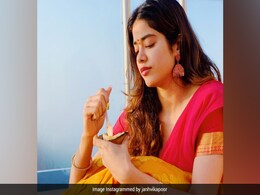 जान्हवी कपूर के साउथ इंडियन लुक को देख फैन्स को आई श्रीदेवी की याद, ओणम पर वायरल हुईं खूबसूरत Photos जान्हवी कपूर के साउथ इंडियन लुक को देख फैन्स को आई श्रीदेवी की याद, ओणम पर वायरल हुईं खूबसूरत Photos