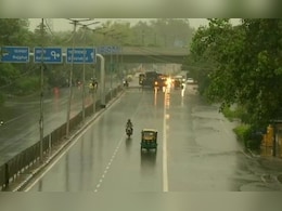 Delhi Rains: यूपी, दिल्ली में झमाझम बारिश,  हरियाणा-राजस्थान में गिरे ओले, आंधी-तूफान और बिजली कड़कने से बदला मौसम