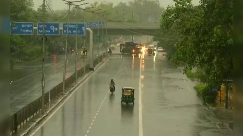 Delhi Rains: यूपी, दिल्ली में झमाझम बारिश,  हरियाणा-राजस्थान में गिरे ओले, आंधी-तूफान और बिजली कड़कने से बदला मौसम
