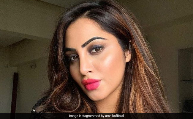 बिग बॉस OTT पर एक बार फिर चलेगा अर्शी खान का जादू, कंटेस्टेंट को देती दिखेंगी टास्क के लिए चैलेंज बिग बॉस OTT पर एक बार फिर चलेगा अर्शी खान का जादू, कंटेस्टेंट को देती दिखेंगी टास्क के लिए चैलेंज