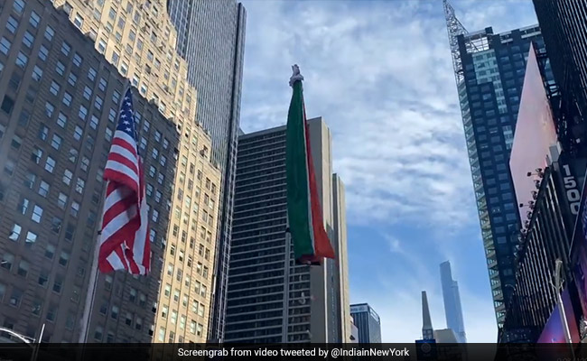 Biggest Indian Flag Unfurled At New York's Times Square on Independence Day