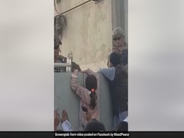 UK Soldiers "Cried" As Women Threw Babies Over Wires At Kabul Airport UK Soldiers "Cried" As Women Threw Babies Over Wires At Kabul Airport