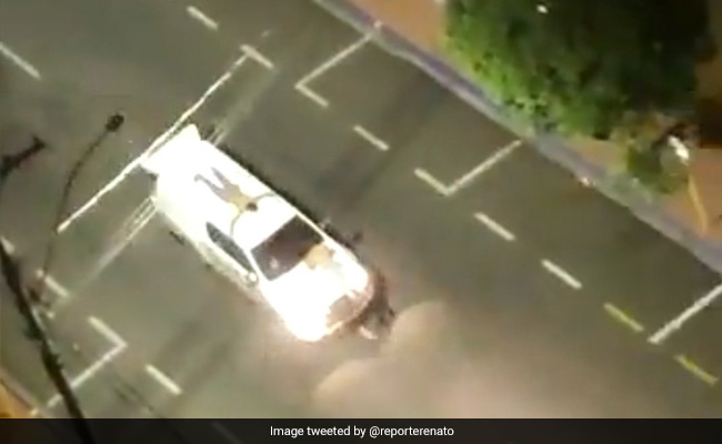 Brazil Bank Robbers Strap Hostages To Getaway Cars As Human Shields