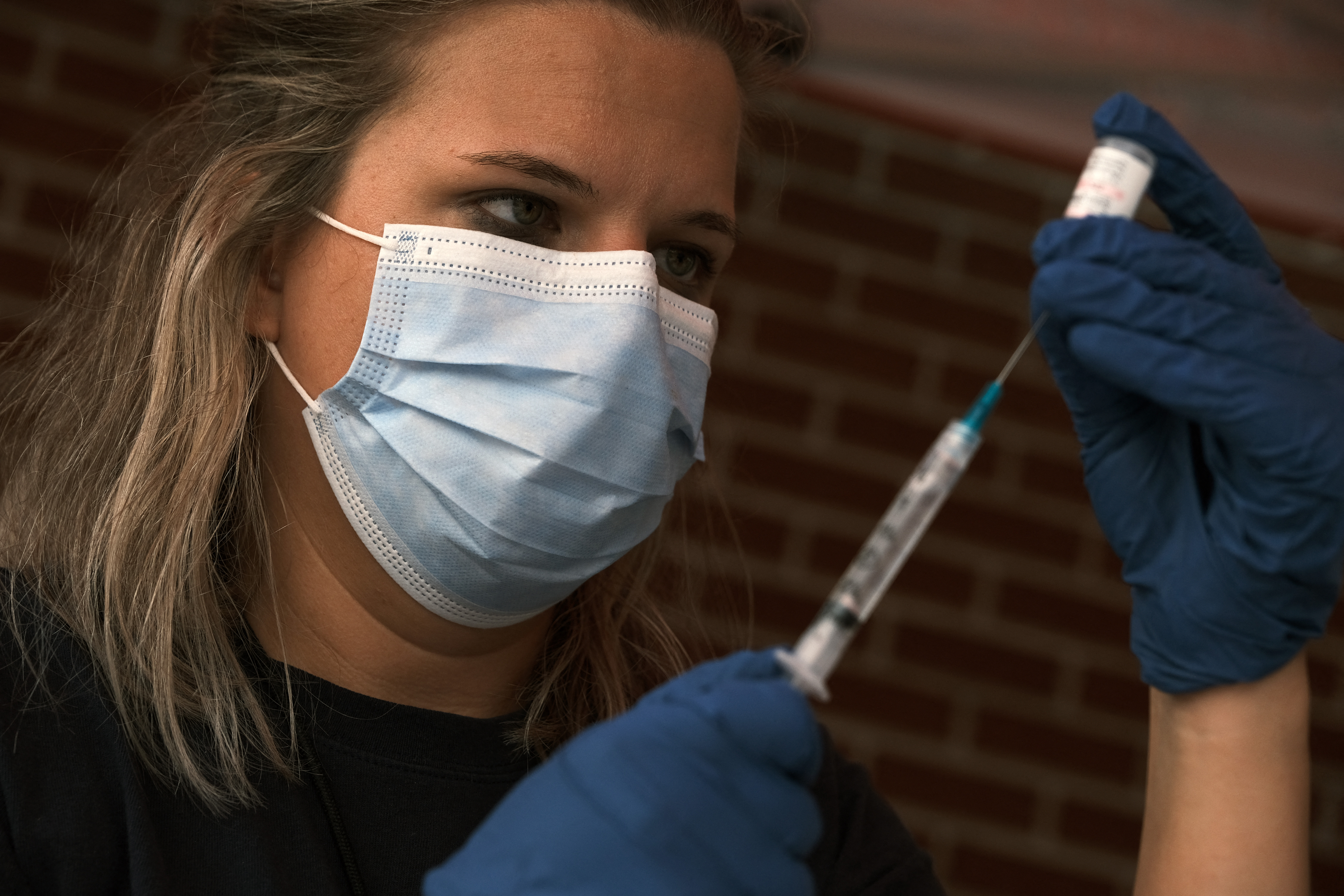 अमेरिका में 50% आबादी को कोरोना के दोनों टीके लगे, भारत से करीब 6 गुना ज्यादा, जानिए कौन देश आगे