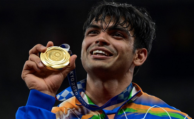 स्वर्ण पदक विजेता नीरज चोपड़ा को इंडिगो ने दी एक साल तक निशुल्क यात्रा करने की सुविधा