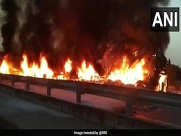 अजमेर में सड़क हादसा : दो ट्रकों में टक्कर के बाद लगी आग, चार लोगों की जलकर मौत अजमेर में सड़क हादसा : दो ट्रकों में टक्कर के बाद लगी आग, चार लोगों की जलकर मौत