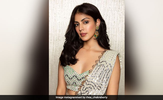 Rhea Chakraborty ने इंस्टाग्राम पर लिखी पोस्ट, बोलीं- हम कलयुग में जी रहे हैं...