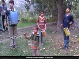 बच्चों ने कबाड़ के सामान से बनाया बैंड, फिर Army Band की धुन पर गाया वंदे मातरम, लोगों ने की जमकर तारीफ - देखें Video बच्चों ने कबाड़ के सामान से बनाया बैंड, फिर Army Band की धुन पर गाया वंदे मातरम, लोगों ने की जमकर तारीफ - देखें Video