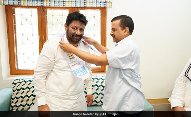 Former Chandigarh Congress Chief Pardeep Chhabra Joins Aam Aadmi Party