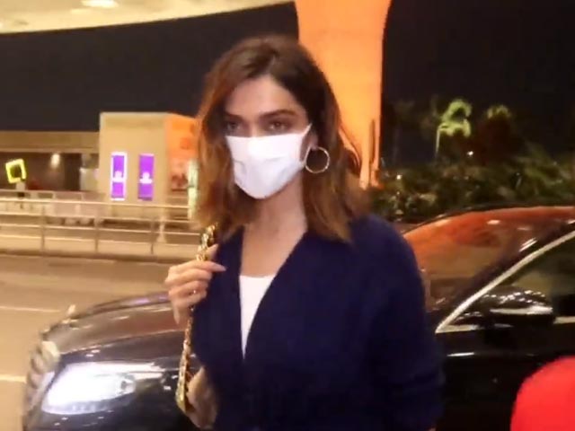 Deepika Padukone Turn Heads At Mumbai Airport
