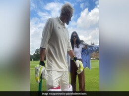 Arjun Rampal इंग्लैंड में खेल रहे हैं क्रिकेट, गर्लफ्रेंड यूं चीयर करती आईं नजर- देखें Photos Arjun Rampal इंग्लैंड में खेल रहे हैं क्रिकेट, गर्लफ्रेंड यूं चीयर करती आईं नजर- देखें Photos