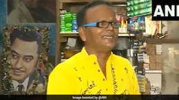 Kolkata Stall Owner Serves Fresh <i>Chai</i> With Melodious Kishore Kumar Songs