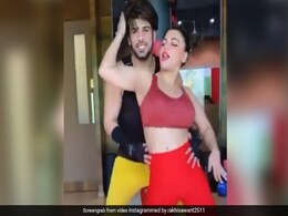 Rakhi Sawant ने अजय देवगन के सॉन्ग 'कयामत' पर जिम में झूमकर किया डांस, Video मचा रहा धूम Rakhi Sawant ने अजय देवगन के सॉन्ग 'कयामत' पर जिम में झूमकर किया डांस, Video मचा रहा धूम