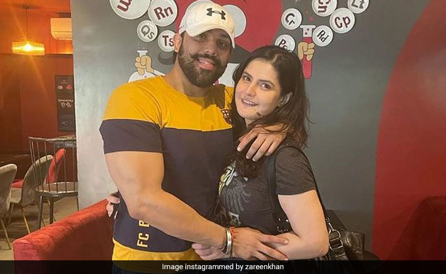 Actress Zareen Khan And Boyfriend Shivashish Mishra Are Vacationing In Goa. See Trending Pics