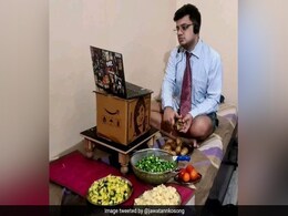 लैपटॉप पर काम करते हुए सब्जी काट रहा था शख्स, लोग बोले- Work From Home ने लोगों को बना दिया Multi Tasking लैपटॉप पर काम करते हुए सब्जी काट रहा था शख्स, लोग बोले- Work From Home ने लोगों को बना दिया Multi Tasking