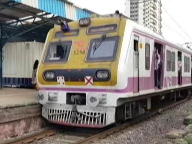 In Mumbai, Local Trains Open For Those Fully Vaccinated From Independence Day