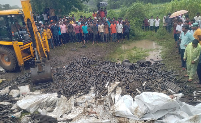 13 Labourers Killed, 2 Injured As Truck Overturns In Maharashtra