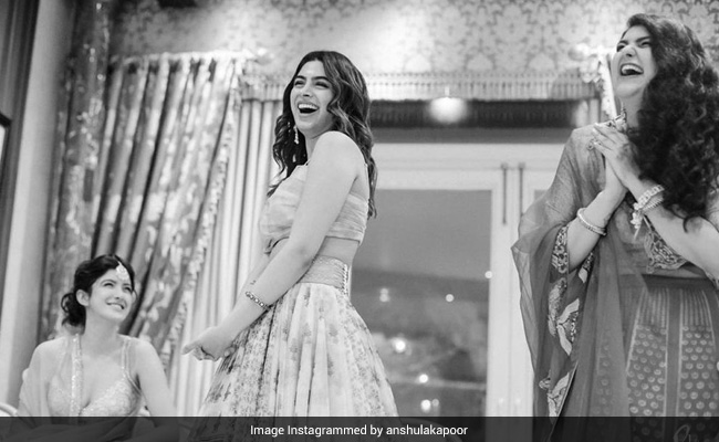 More Pics From Khushi, Anshula And Shanaya Kapoor's "FamJam" At Antara Motiwala Marwah's Baby Shower